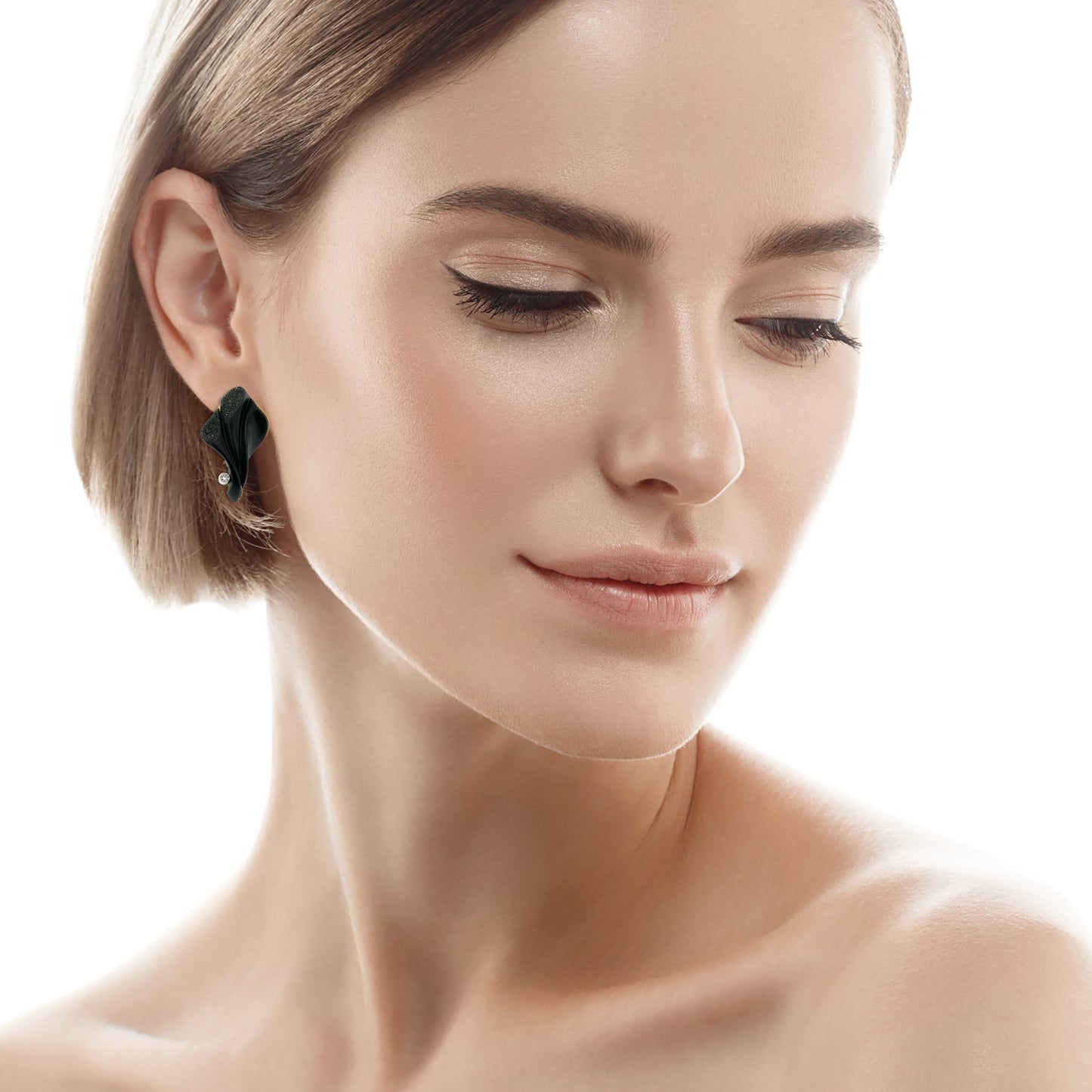 Black Chalcedony Sculptures in 18kt Earrings