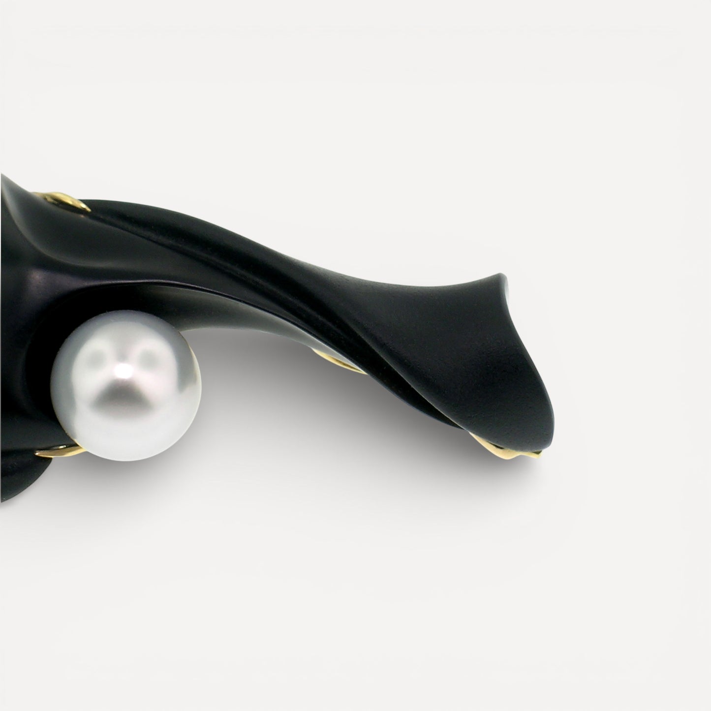 Steve Walters Carved Chalcedony and South Sea Pearl 18kt Pendant & Brooch made in USA by ART Guyon for Cynthia Scott Jewelry