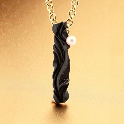 Black Chalcedony and druse carving by Steve Walters, set in an 18kt brooch pendant by ART Guyon for Cynthia Scott Jewelry.