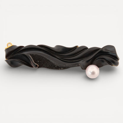 Black Chalcedony and druse carving by Steve Walters, set in an 18kt brooch pendant by ART Guyon for Cynthia Scott Jewelry.