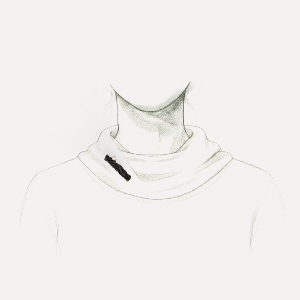 Black Chalcedony and druse carving by Steve Walters, set in an 18kt brooch pendant by ART Guyon for Cynthia Scott Jewelry.