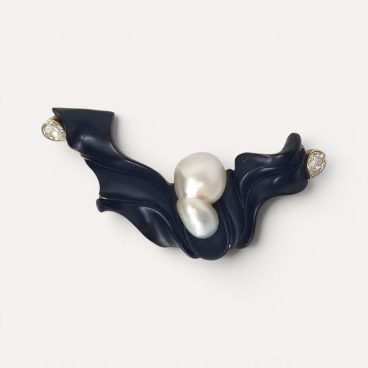 Chalcedony Carving by Steve Walters in 18kt Brooch by ART Guyon for Cynthia Scott Jewelry