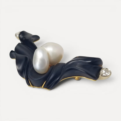 Chalcedony Carving by Steve Walters in 18kt Brooch by ART Guyon for Cynthia Scott Jewelry