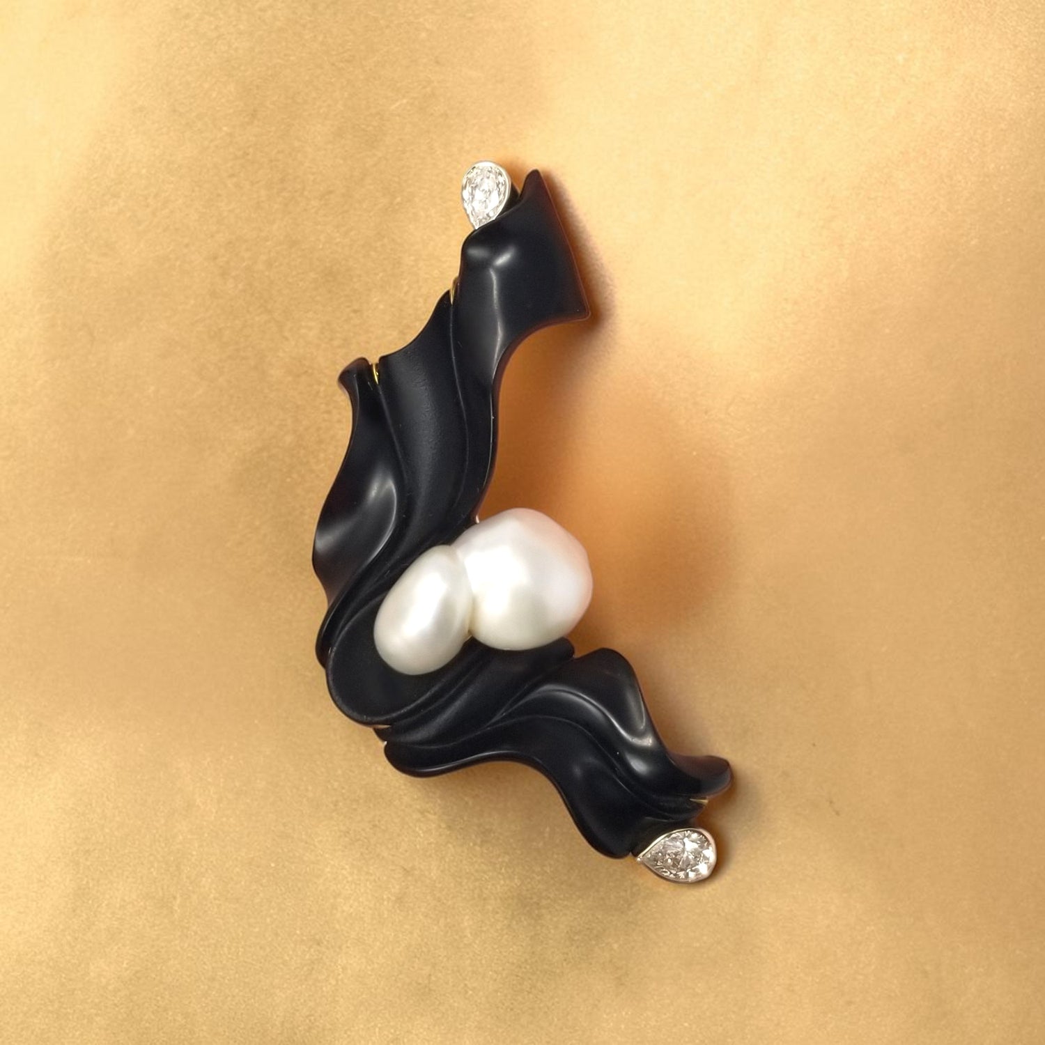 Chalcedony Carving by Steve Walters in 18kt Brooch by ART Guyon for Cynthia Scott Jewelry