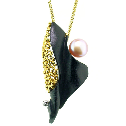 Black Chalcedony Sculpture with Pearl in 18kt Pendant & Brooch